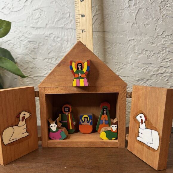 El Salvador Nativity Box Wood Folk Art Artesanias La Esperanza Handpainted - Picture 2 of 5